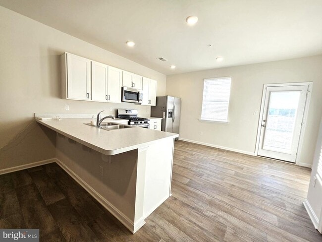 Building Photo - 426 Creekbed Cir