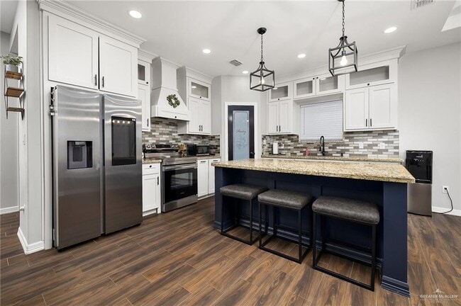 Building Photo - 1009 Sunny Dr