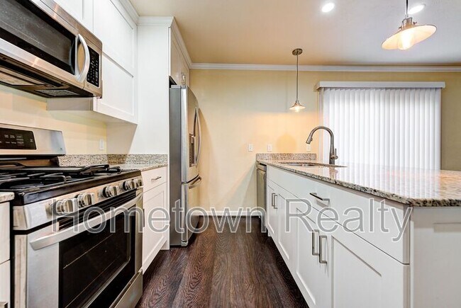 Building Photo - 1115 N Billen Ave