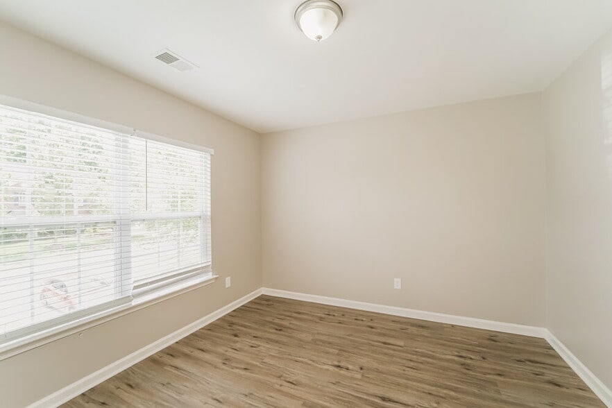 Building Photo - 16826 Macanthra Dr