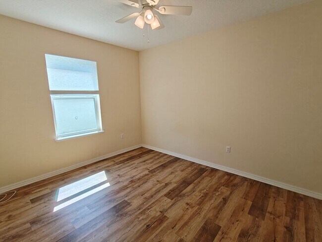 Building Photo - Charming & Modern 3-Bedroom Home with Brig...