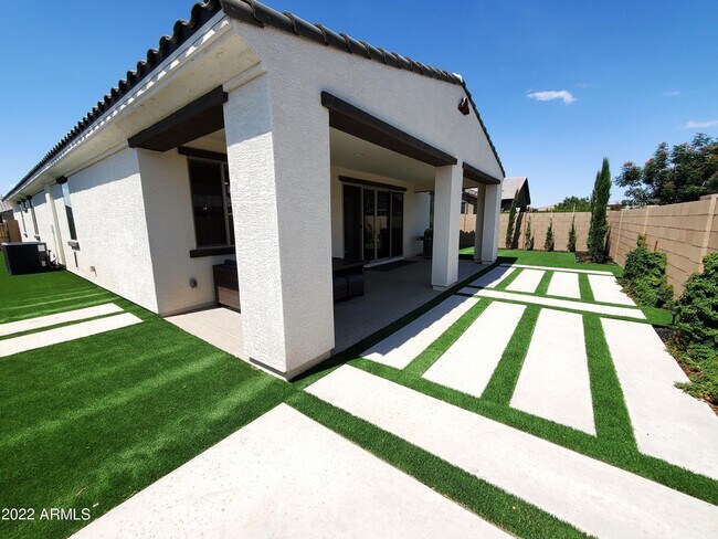 Building Photo - 23052 Via Del Oro