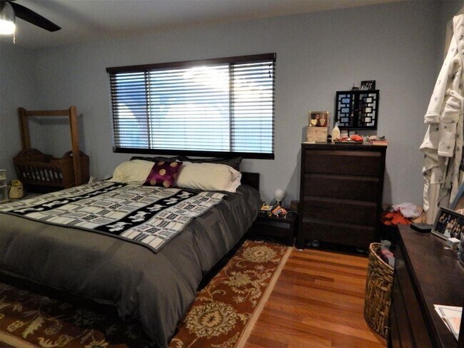 Building Photo - Beautifully remodeled East Davis home available August 5!