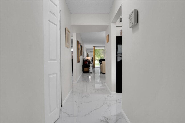 Building Photo - 260 NW 76th Ave