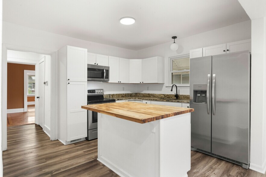 Building Photo - 2416 Sherry Rd