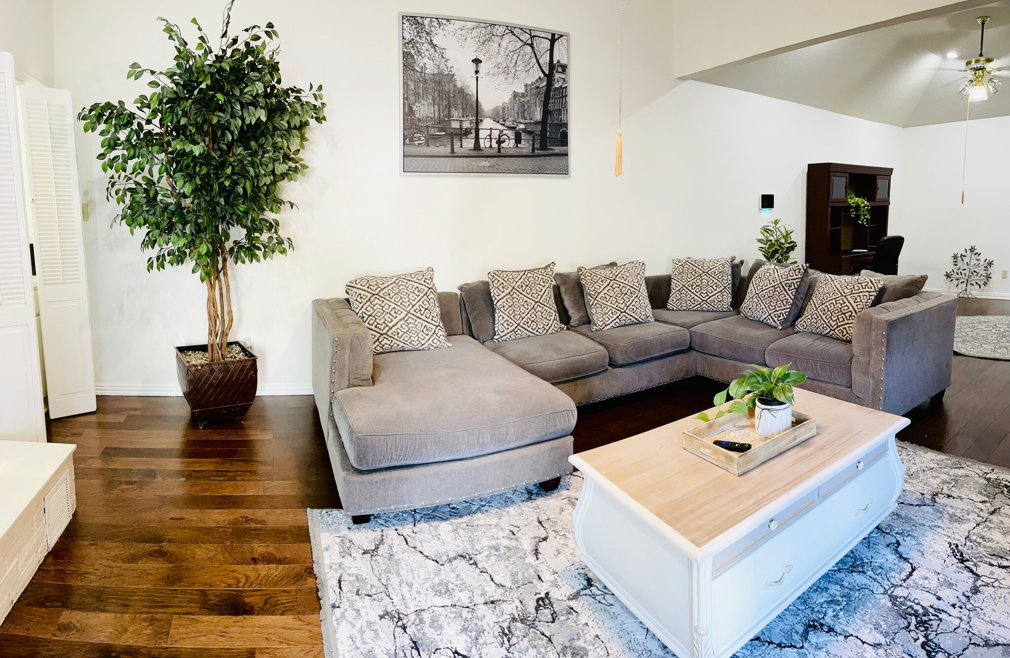 Living room - 2411 St Gregory St