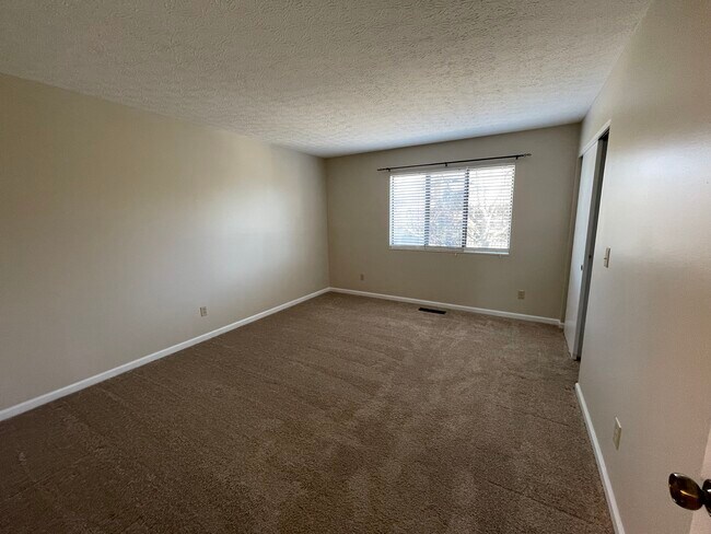 Building Photo - 2618 Cedar Lake Dr