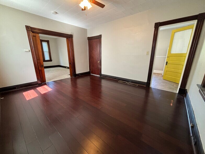 Building Photo - 4822 Oak St