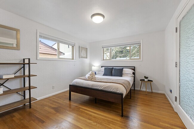 Building Photo - 1627 E Broadway