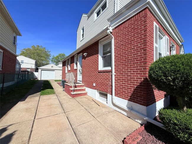 Building Photo - 529 Liberty Ave