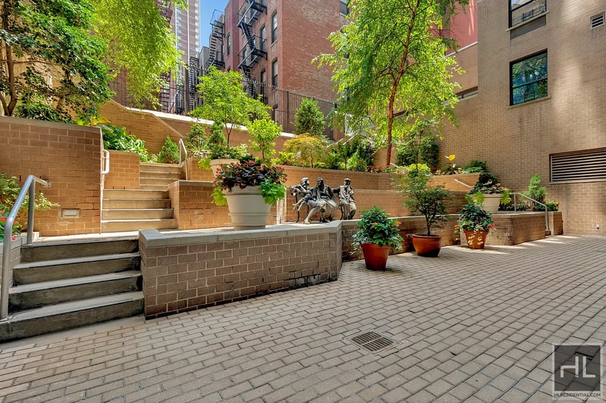 Building Photo - West 87th Street
