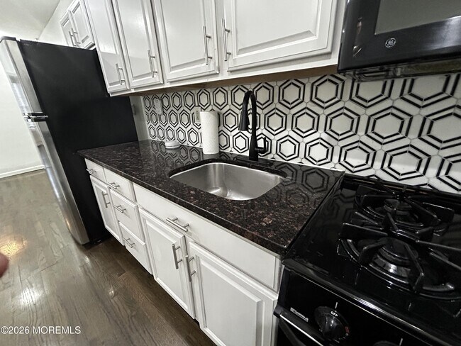 Building Photo - 63 Madison St