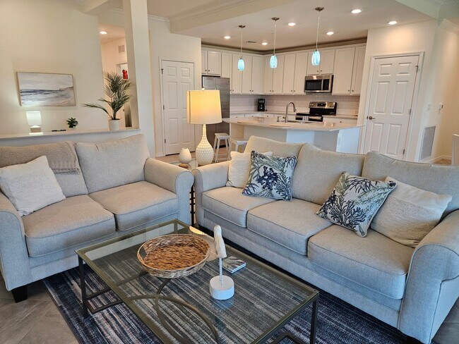 Building Photo - Seasonal Short-Term Sought after Sarasota National (Social Membership) with resort like Amenities!