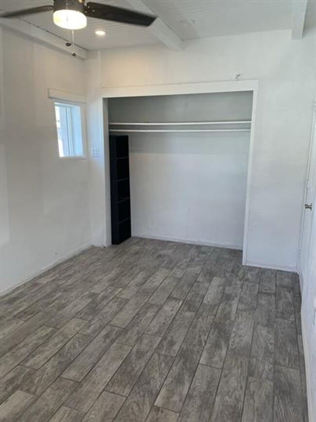 Building Photo - 3337 E Flower St