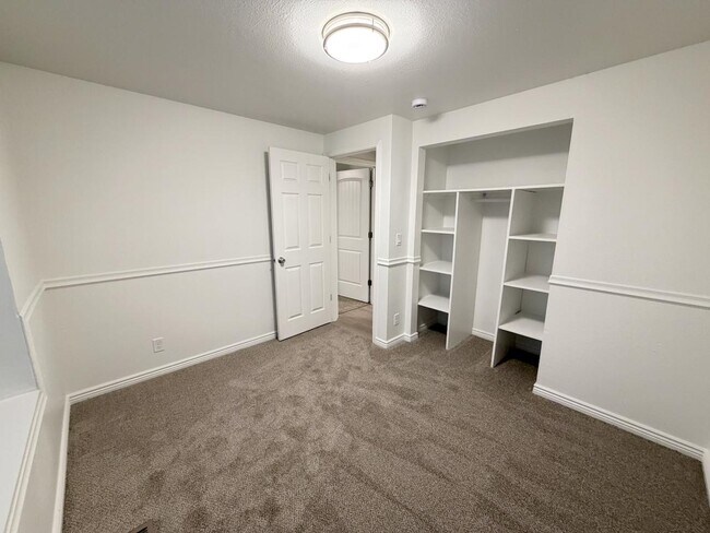 Building Photo - 1101 S 680 W