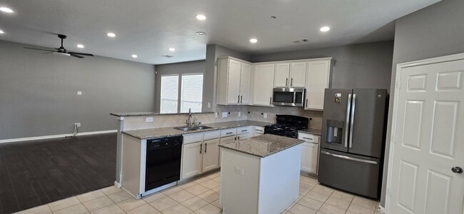 Building Photo - 21703 Sierra Long Dr