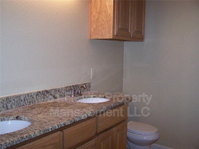 Building Photo - 1013 Rice St