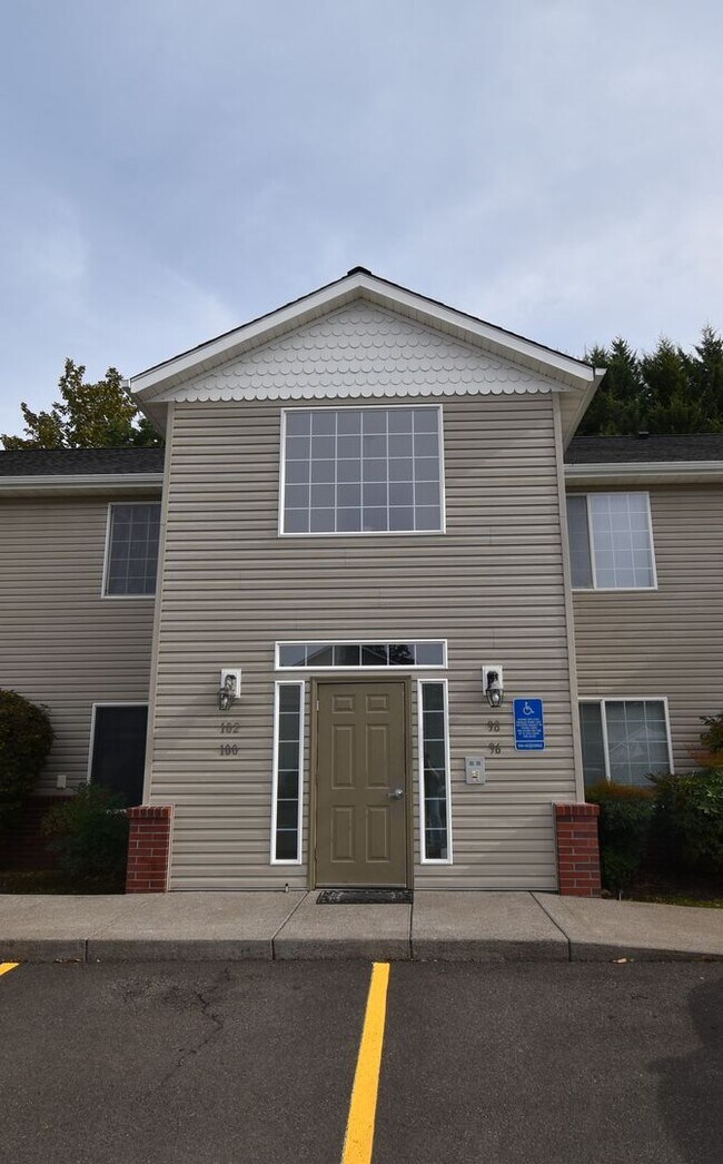 Building Photo - Gorgeous Condo with gated security