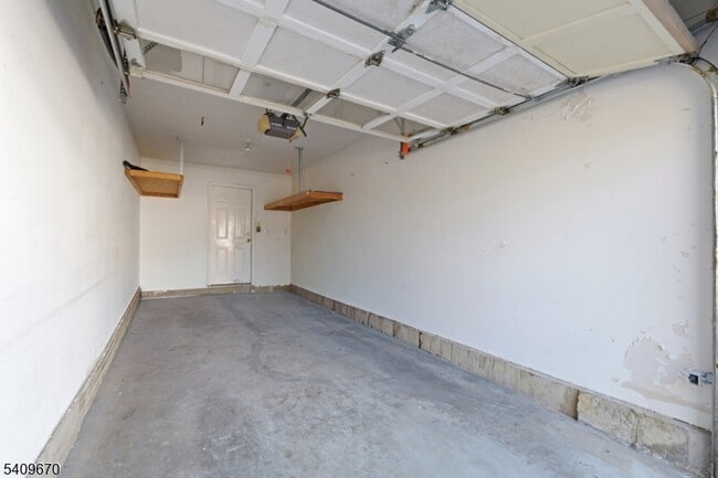 Building Photo - 402 Dalton Ct