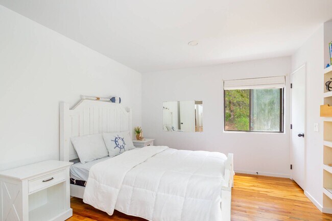 Building Photo - 404 Water Mill Towd Rd