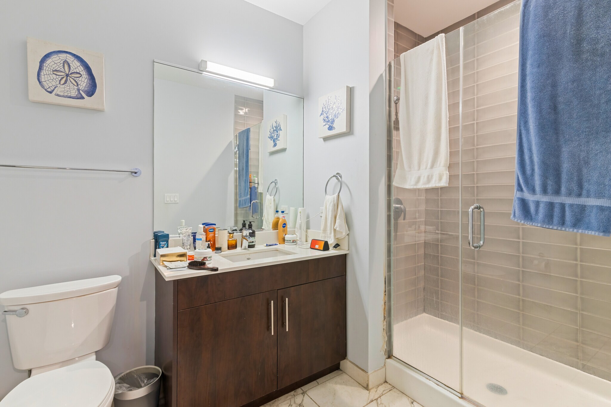 Building Photo - 851 W Grand Ave