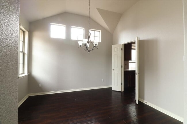 Building Photo - 528 Loma Cedro Bend
