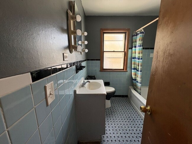 Building Photo - 16914 Maple Heights Blvd