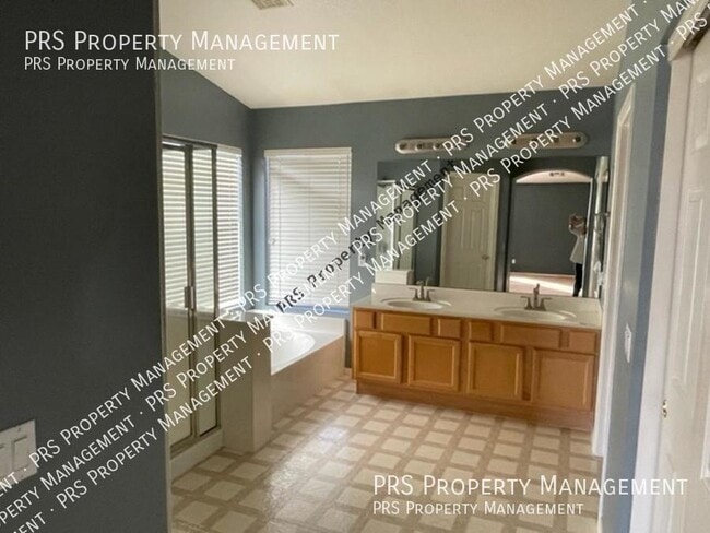 Building Photo - 1053 W Bruce Ave