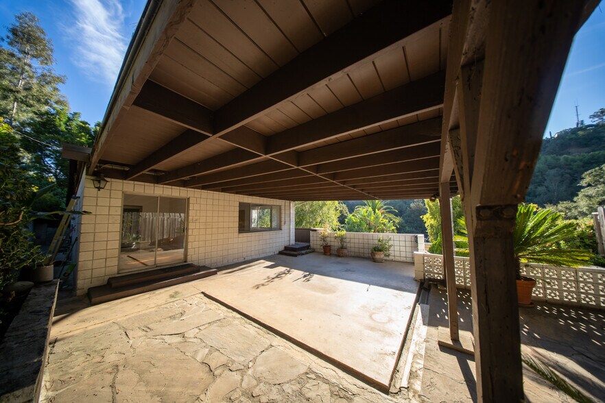 Building Photo - 8639 Crescent Dr