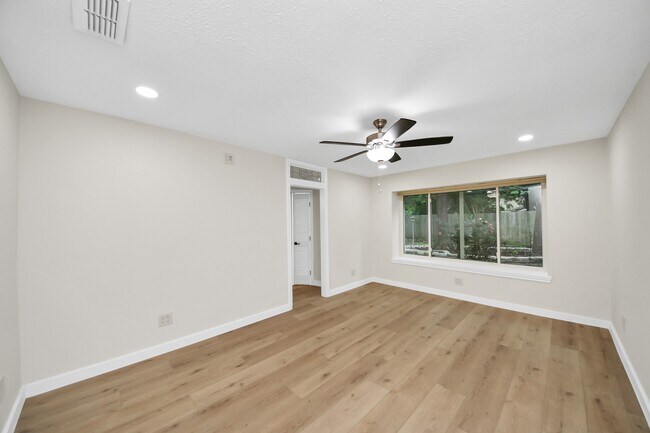 Building Photo - 25511 Many Oak Dr