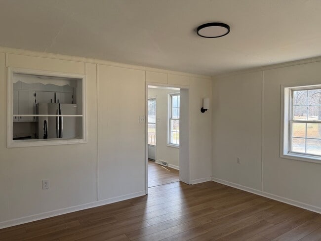 Building Photo - 481 Eldon Rd