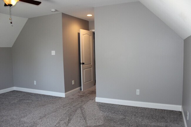 Building Photo - Coming Soon in Farragut!