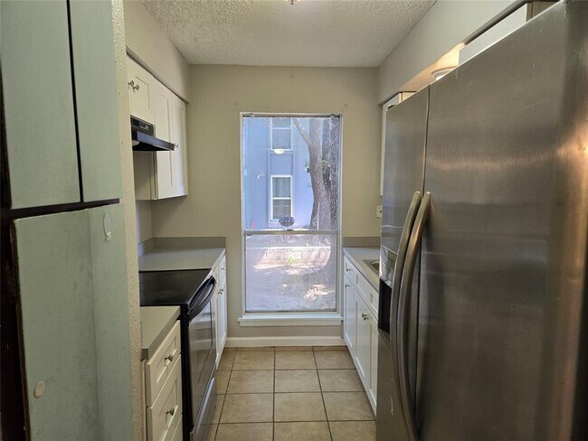 Building Photo - 3824 Southway Dr