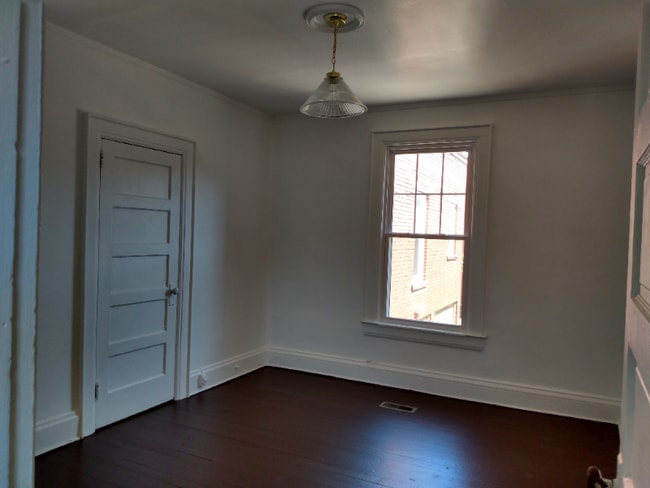 Building Photo - 1632 Virginia St E