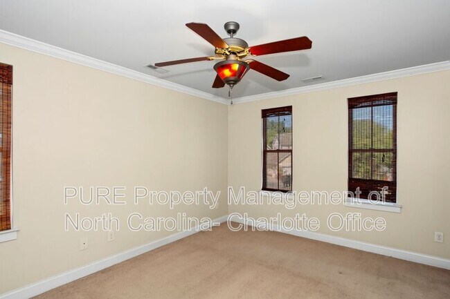 Building Photo - 15959 Rose Glenn Ln