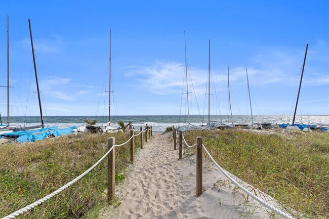 Building Photo - 4000 S Ocean Blvd
