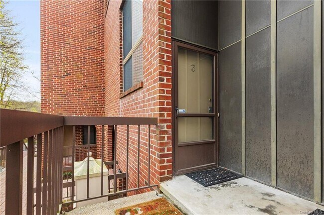 Building Photo - 150 N Bedford Rd