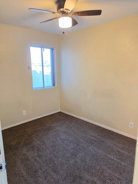 Building Photo - 3701 Thomas Ave