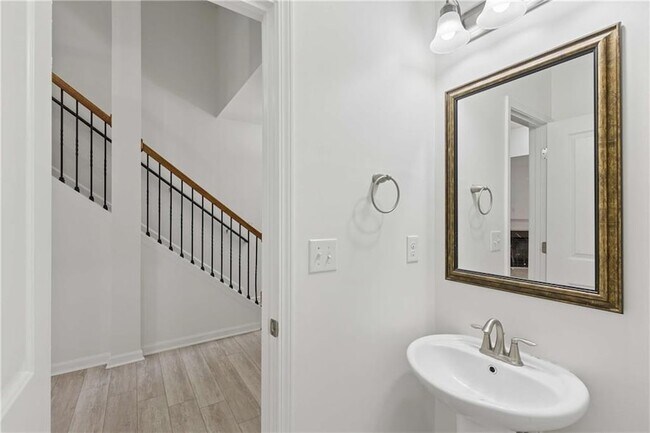 Building Photo - 3377 Vintage Cir SE