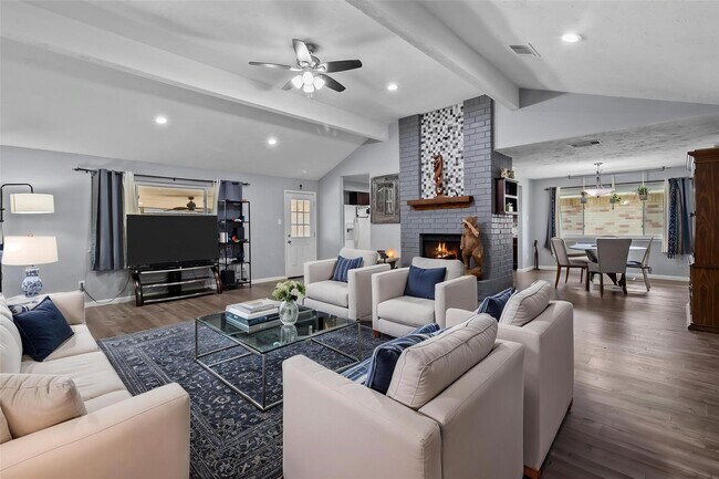 Building Photo - 20074 Crazy Horse Cir