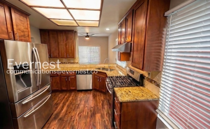 Building Photo - 4936 Creekwood Dr