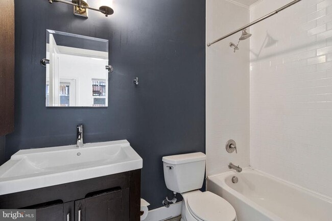 Building Photo - 1915 6th St NW