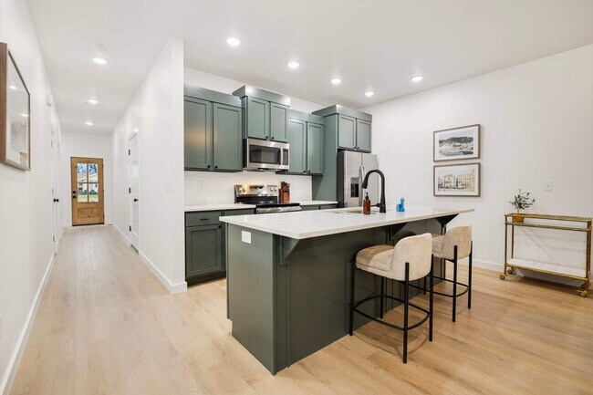 Building Photo - 738 N 5th St