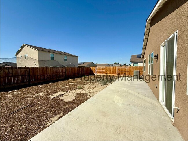 Building Photo - Gorgeous 4 Bed/2 Bath SW Bakersfield Home ...