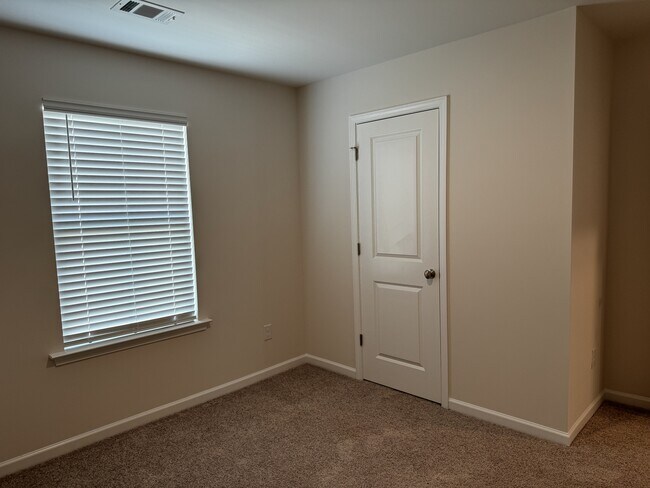 Building Photo - 230 Pedric Dr