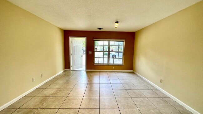 Building Photo - 13880 York Ct