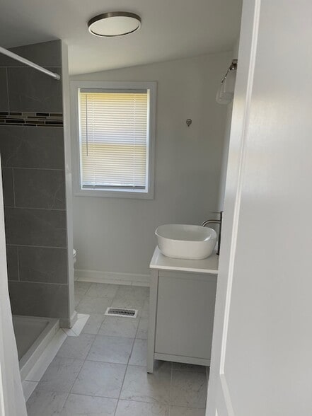 Building Photo - 711 Anton St