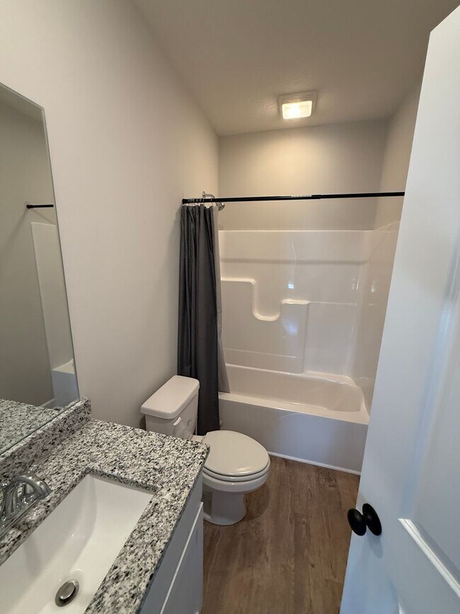 Building Photo - 632 Cumberland Cir