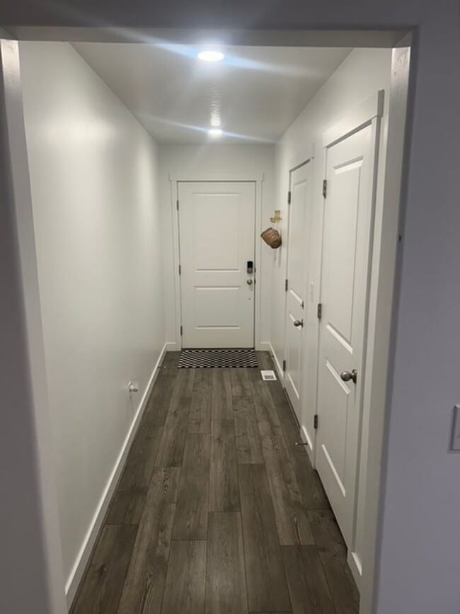 Building Photo - Gorgeous Townhome!!!