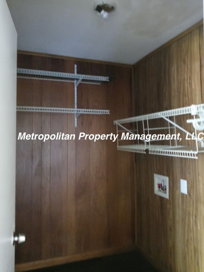 Building Photo - 3 bed Family house with More benefits less deposit!